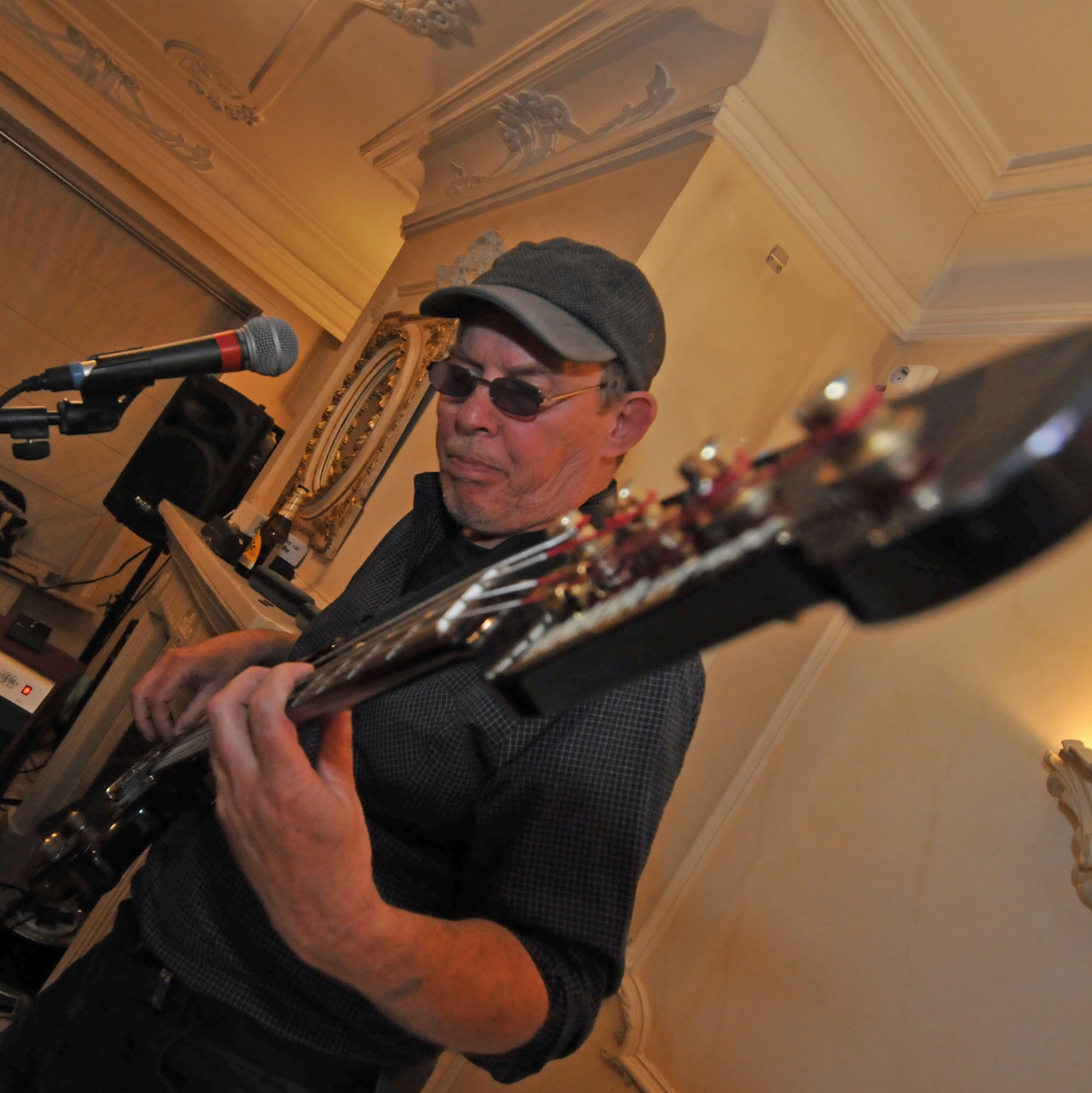 Philippe bassiste chanteur groupe rock Thank You Partners Wattrelos